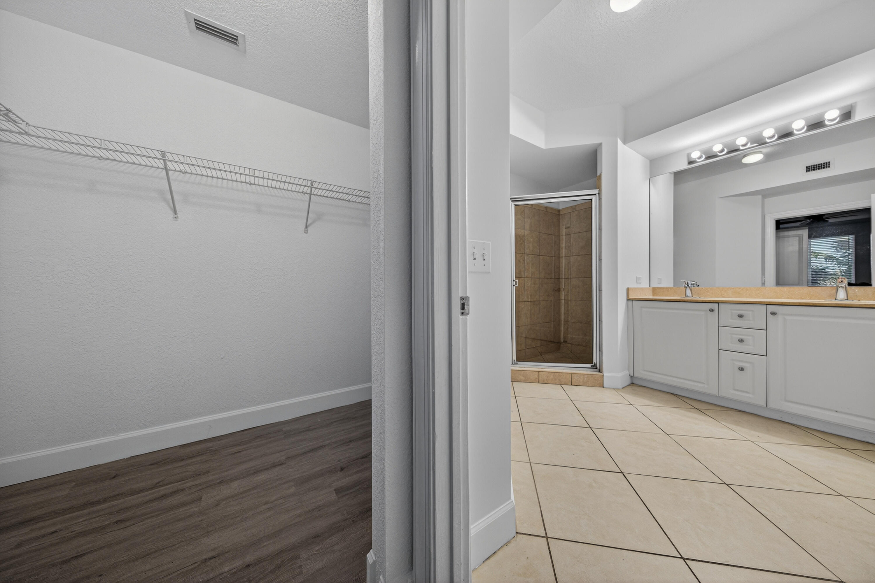 VIZCAYA LAKES CONDO - Residential Lease