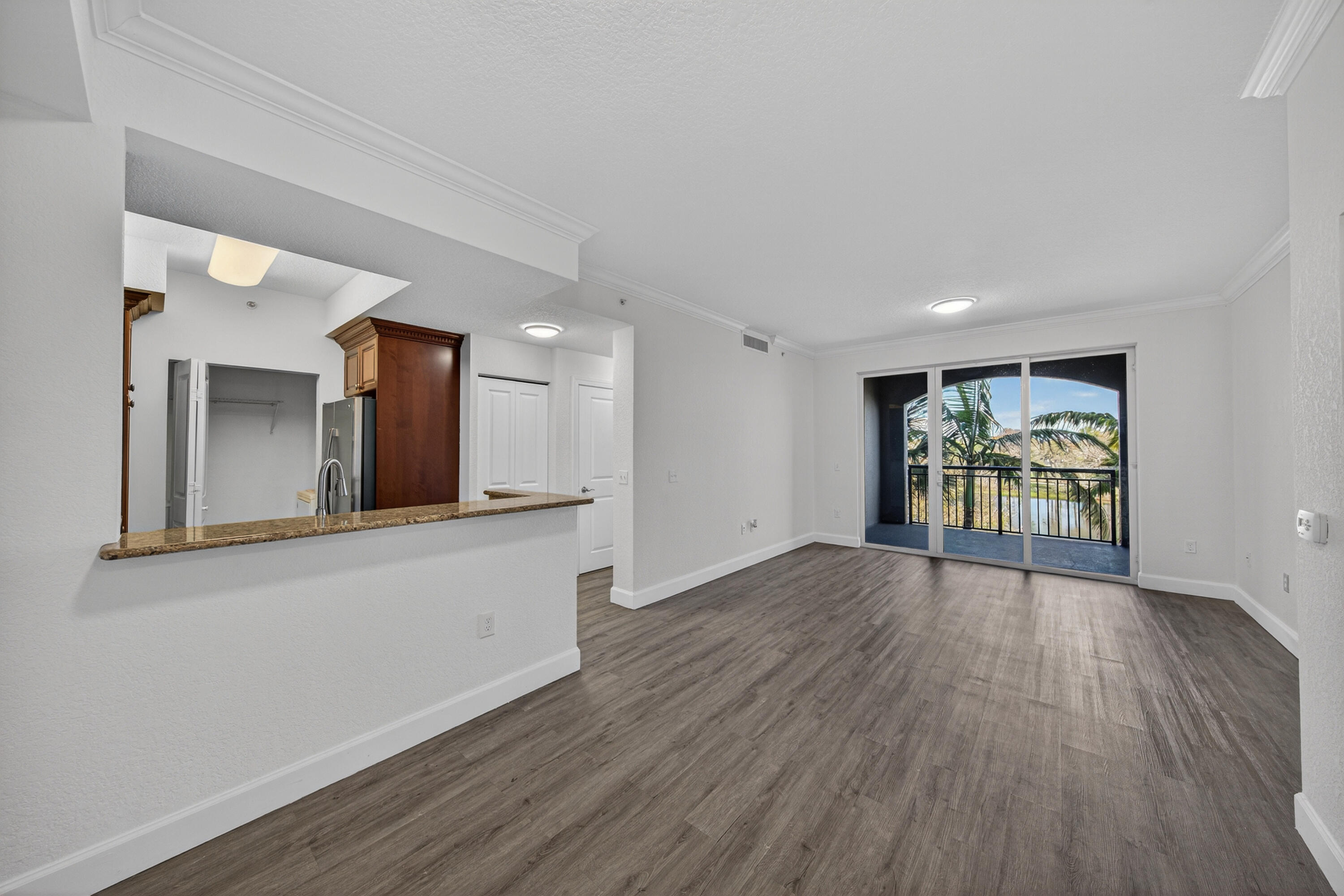 VIZCAYA LAKES CONDO - Residential Lease