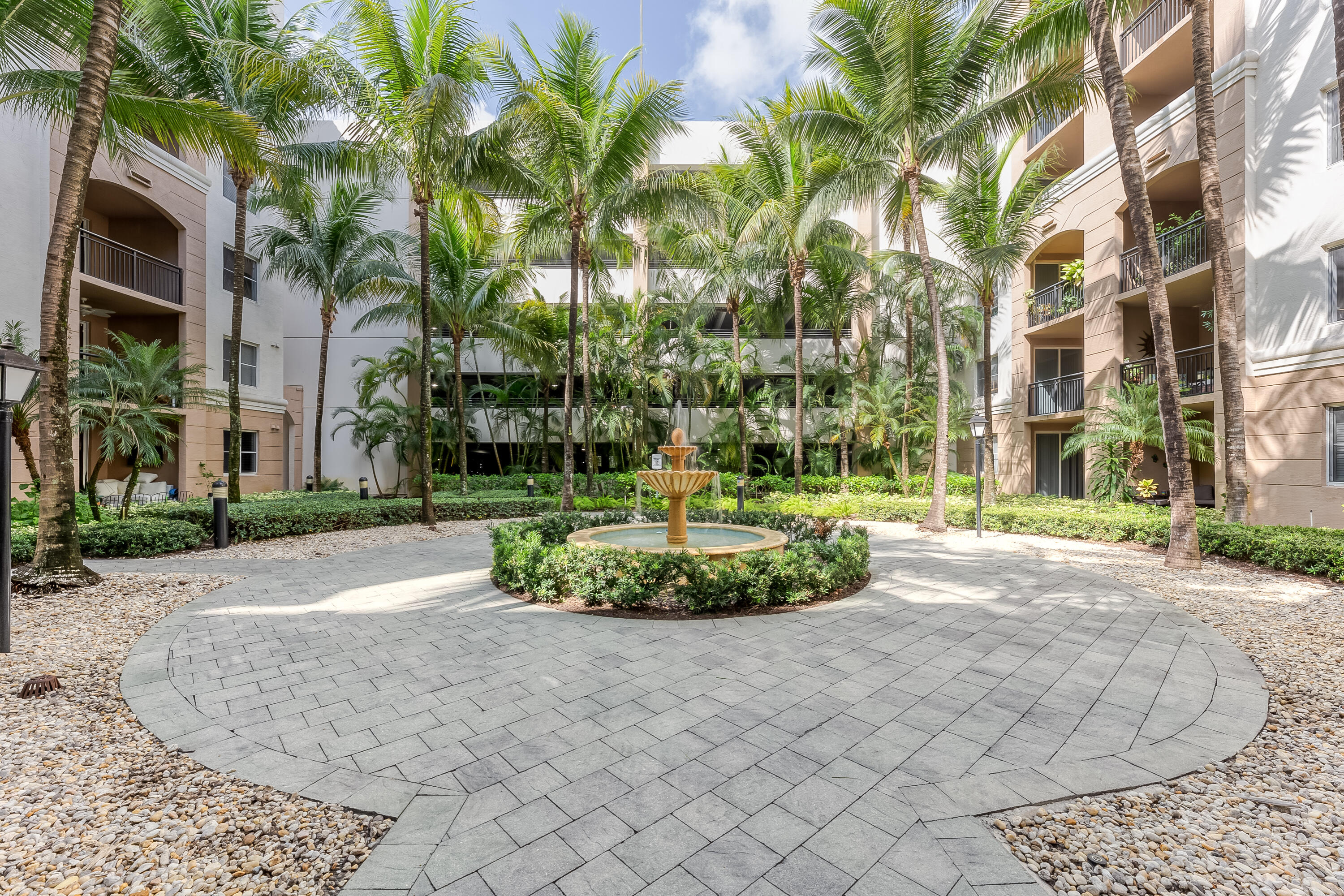 VIZCAYA LAKES CONDO - Residential Lease