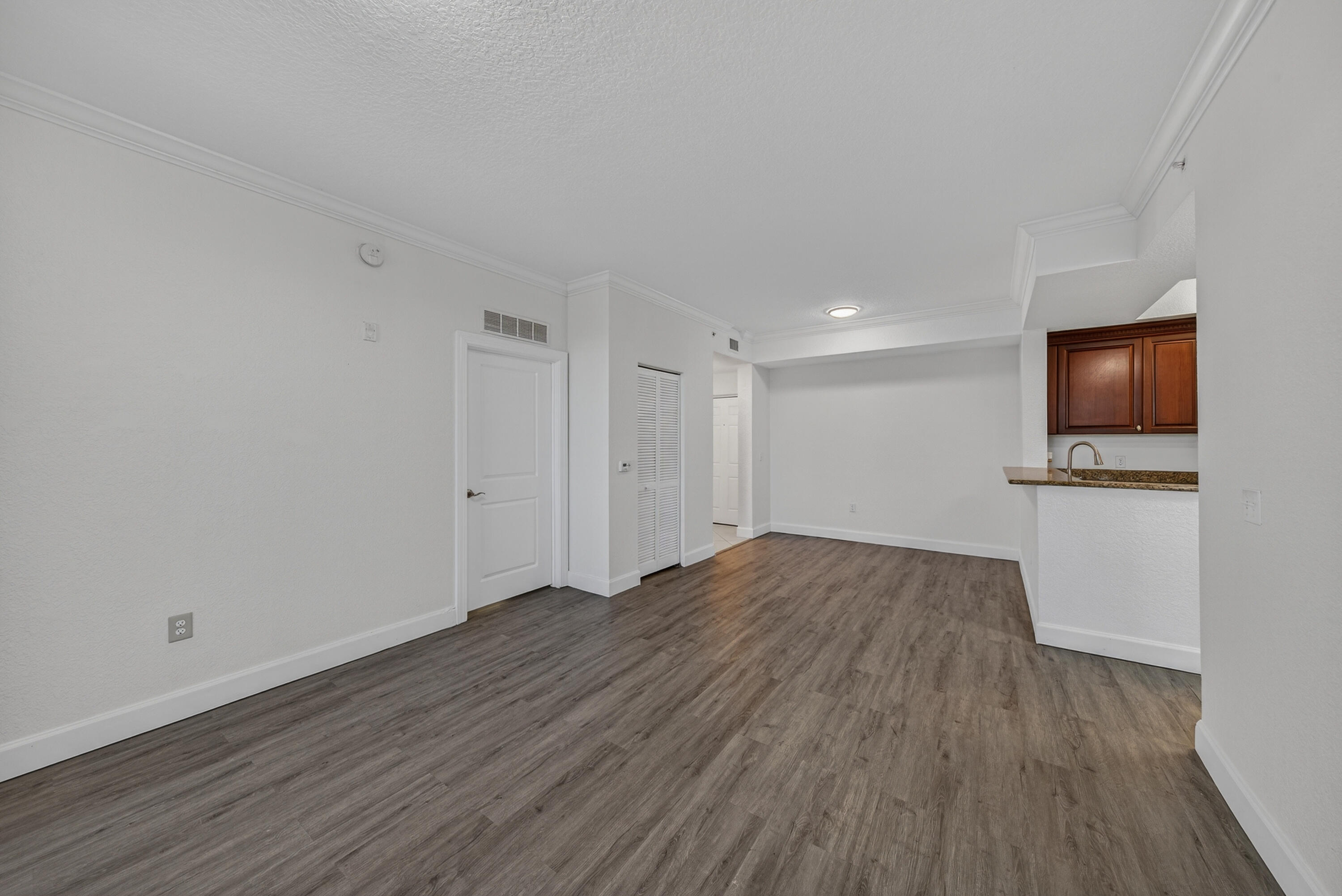 VIZCAYA LAKES CONDO - Residential Lease