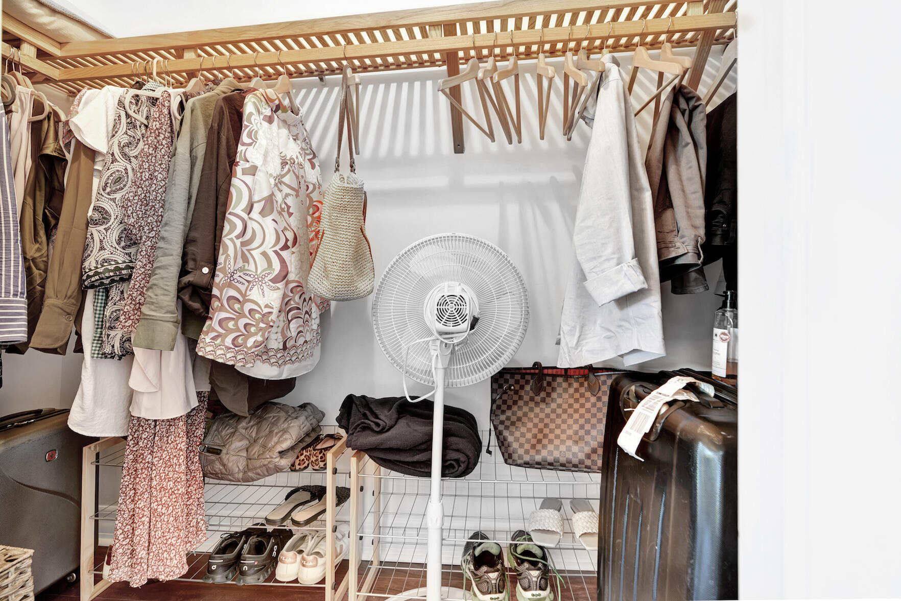 BAREFOOT BEACH VILLAS - Residential Lease