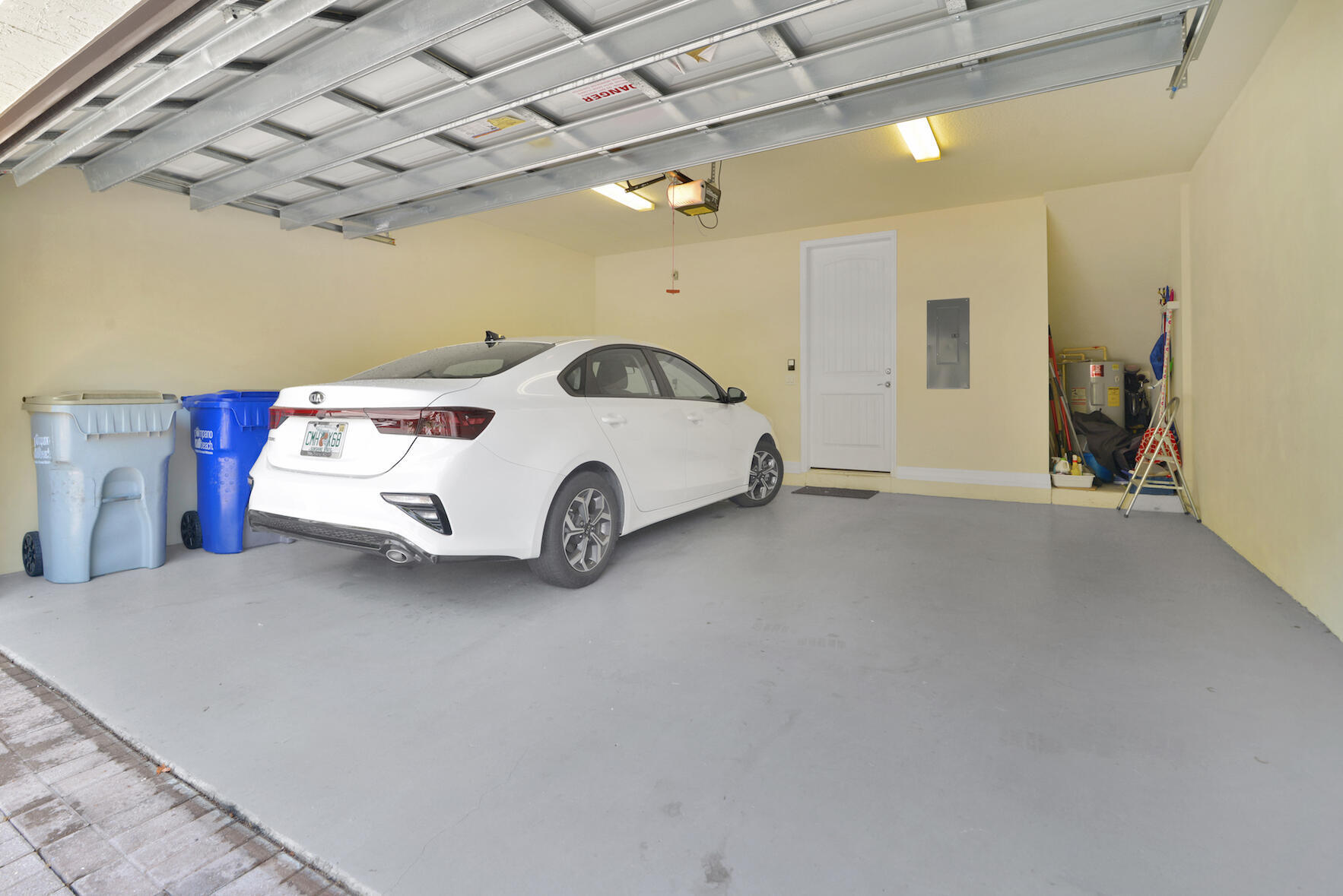 BAREFOOT BEACH VILLAS - Residential Lease