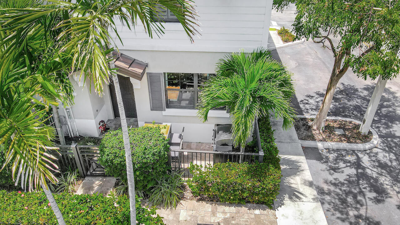 BAREFOOT BEACH VILLAS - Residential Lease