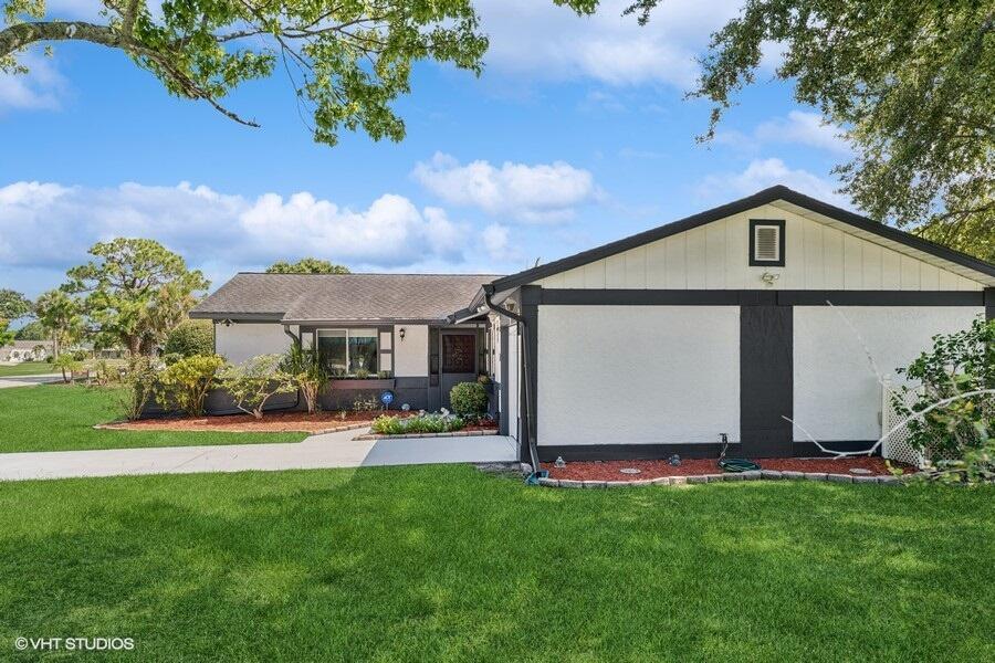 1998 SE Morningside Boulevard, Port St Lucie, FL, 34952/$324,900 2 1998 SE Morningside Boulevard