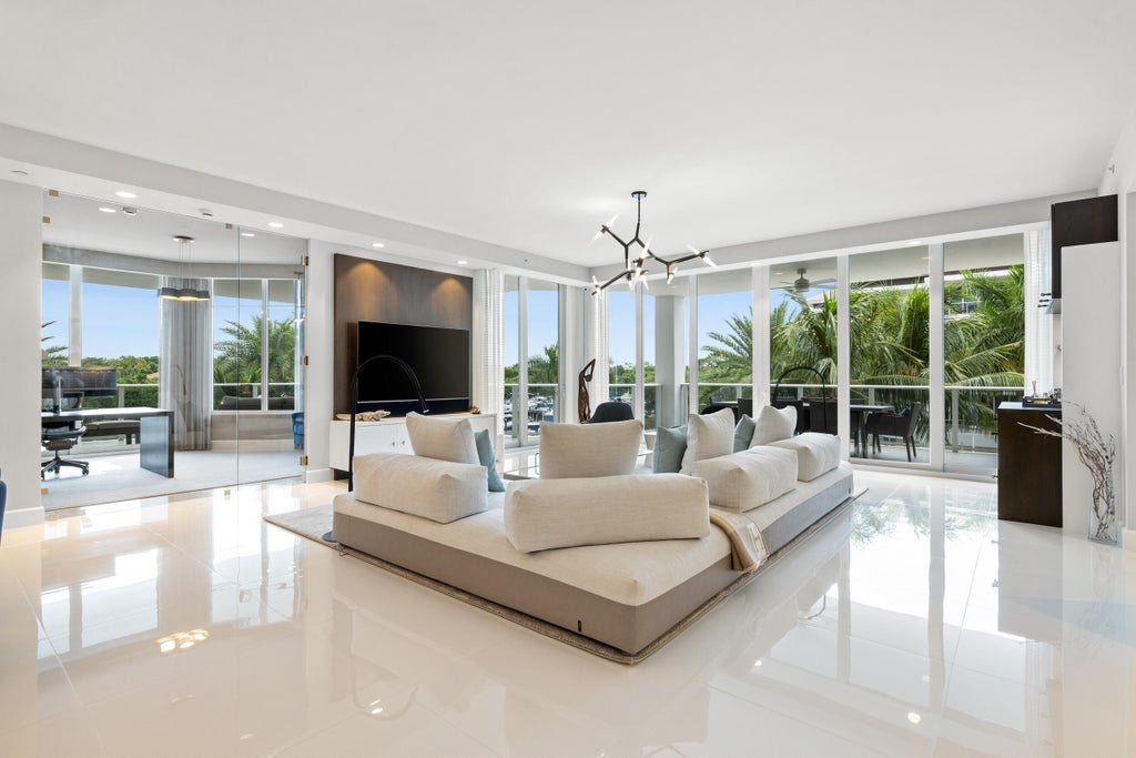 Photo of 2700 Donald Ross Road #303, Palm Beach Gardens, FL 33410 (MLS # B26086440)