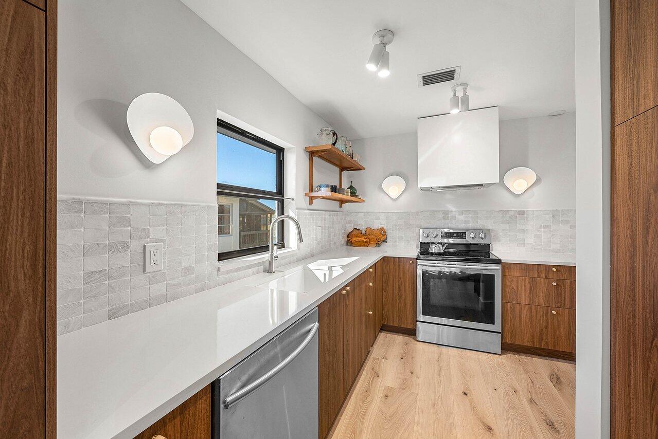 PALM GREENS AT VILLA DEL RAY CONDO II - Residential