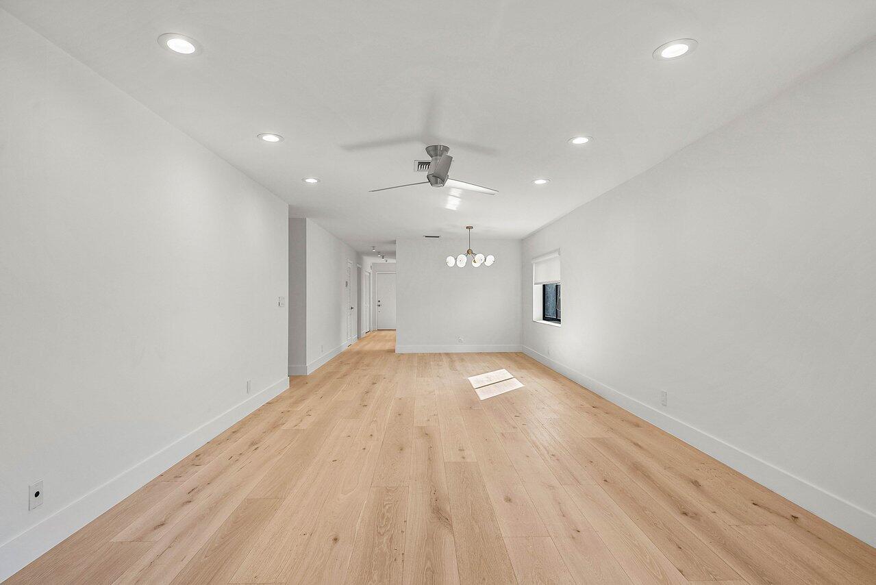 PALM GREENS AT VILLA DEL RAY CONDO II - Residential