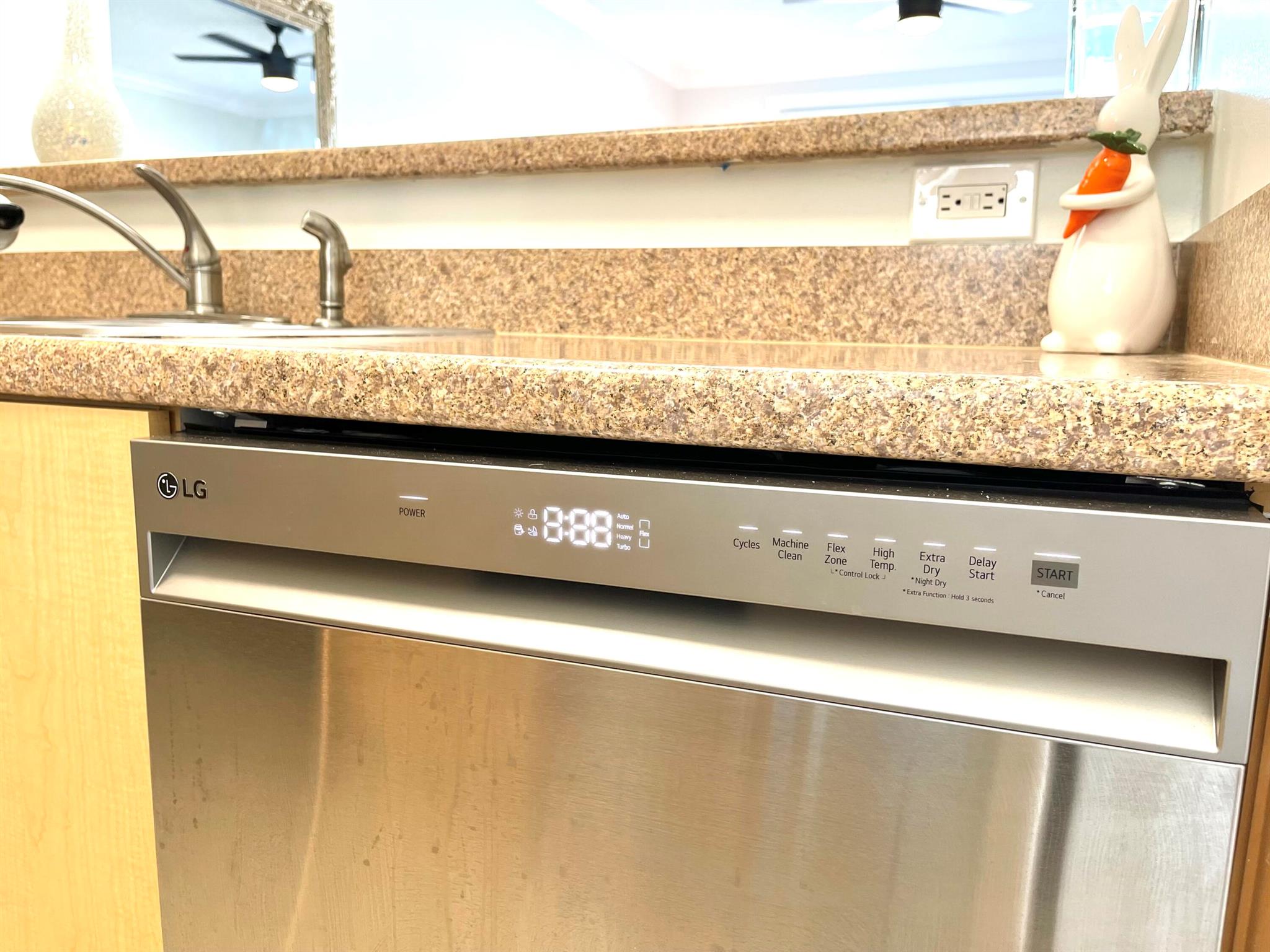 MONTECITO PALM BEACH COND - Residential Lease