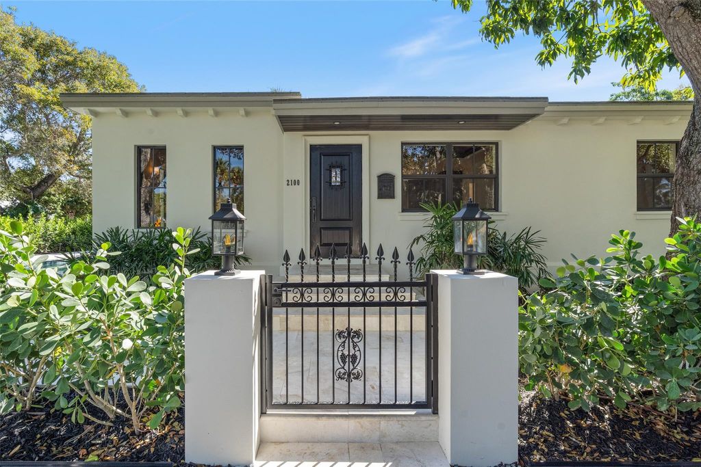 Photo of 2100 Lake Avenue, West Palm Beach, FL 33401 (MLS # F10554007)