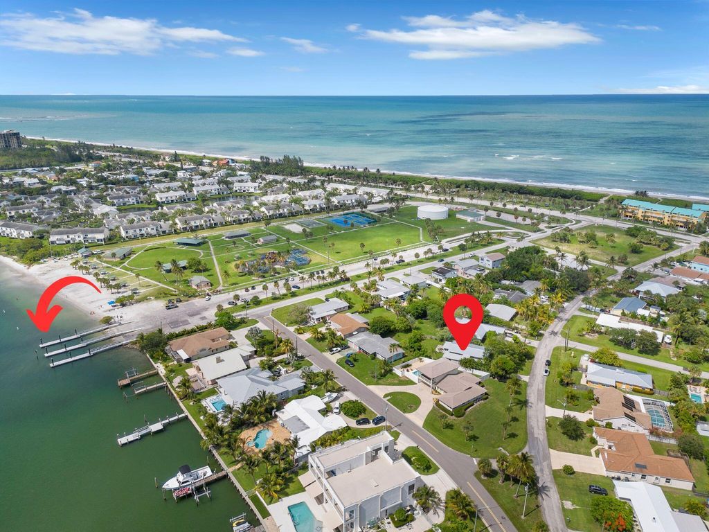 Photo of 1706 Plover Avenue, Fort Pierce, FL 34949 (MLS # R10994488)