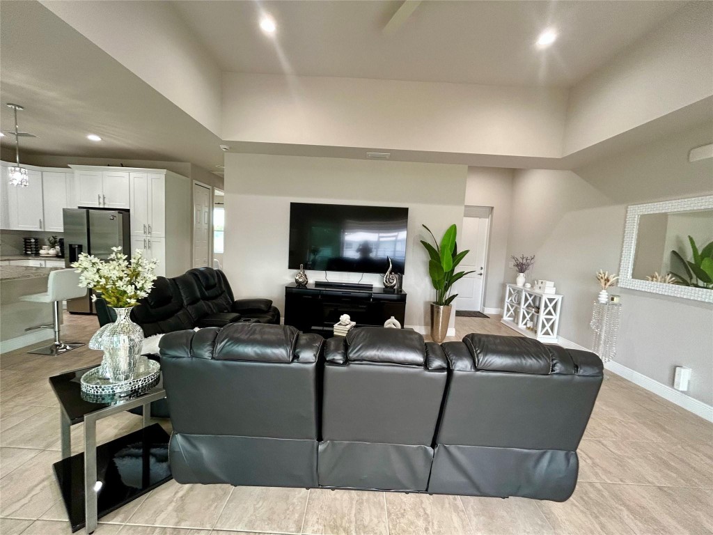 Port La Belle Un 102 - Residential