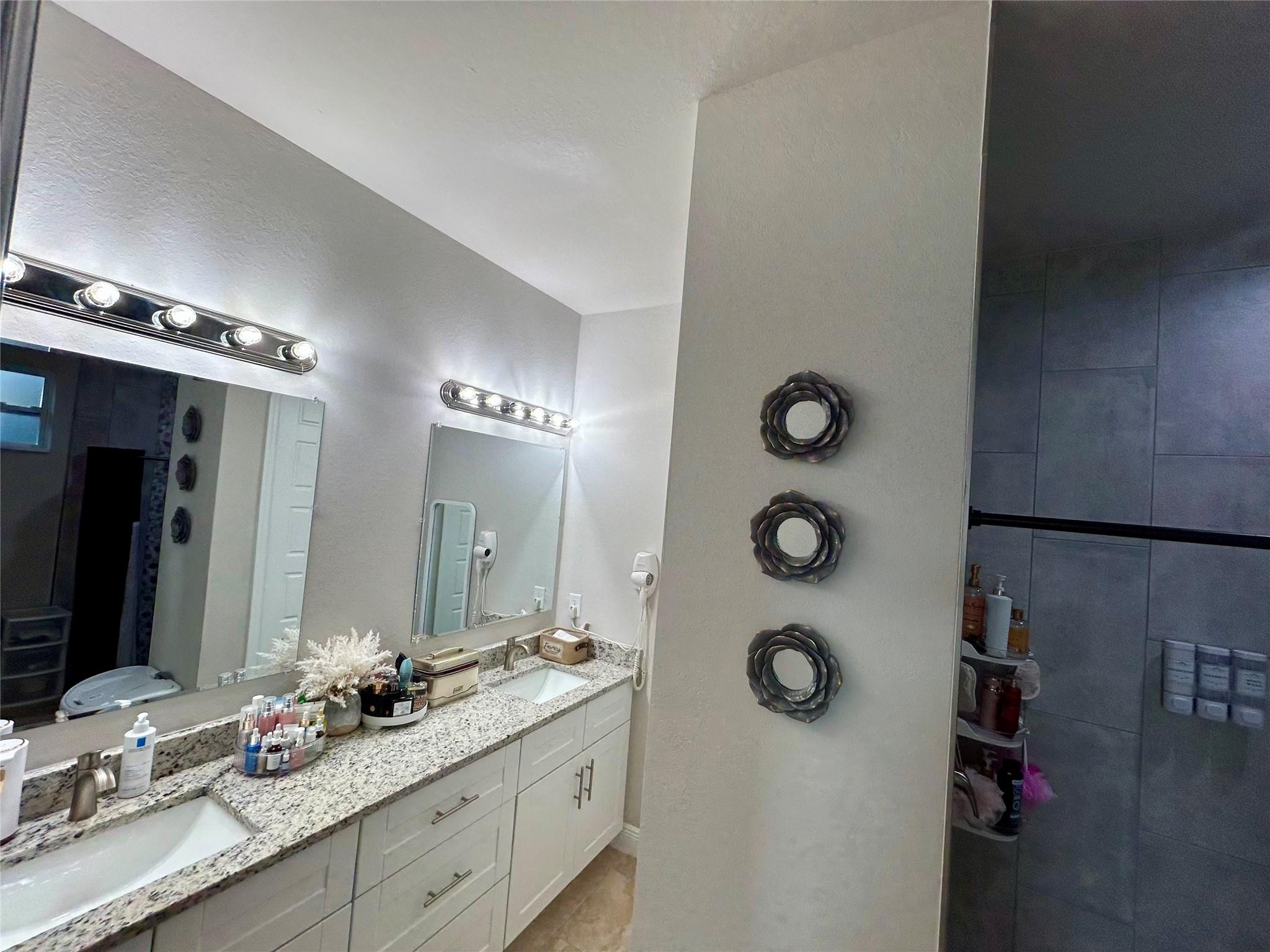 Port La Belle Un 102 - Residential