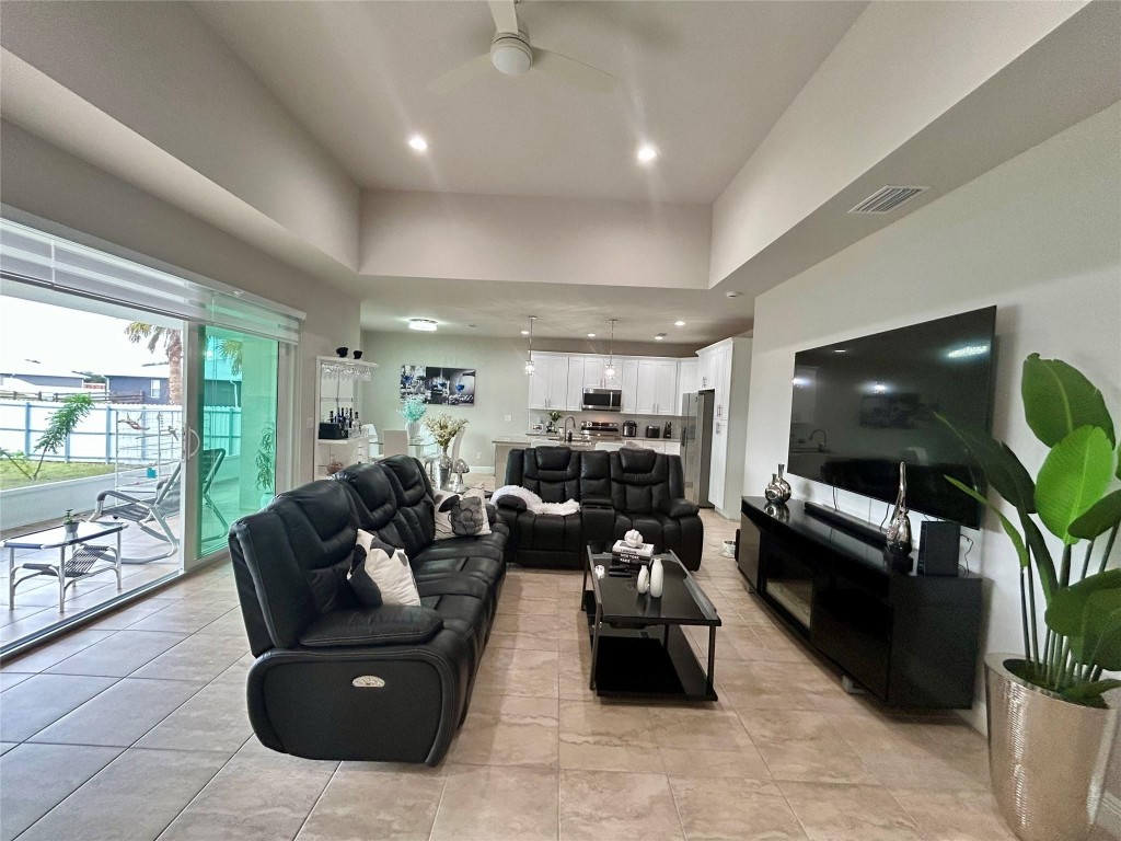 Port La Belle Un 102 - Residential