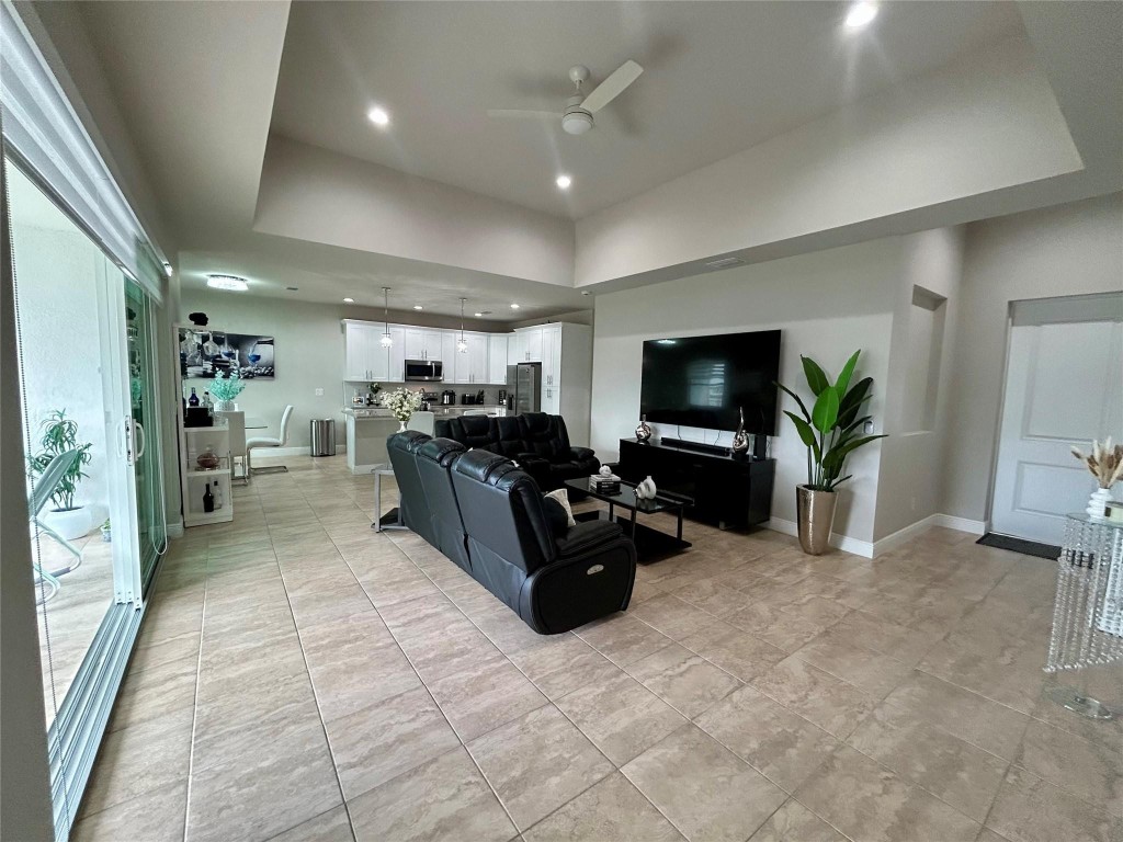 Port La Belle Un 102 - Residential