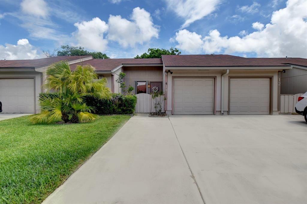 Photo of 14 Walcott Drive, Boynton Beach, FL 33426 (MLS # R10721124)