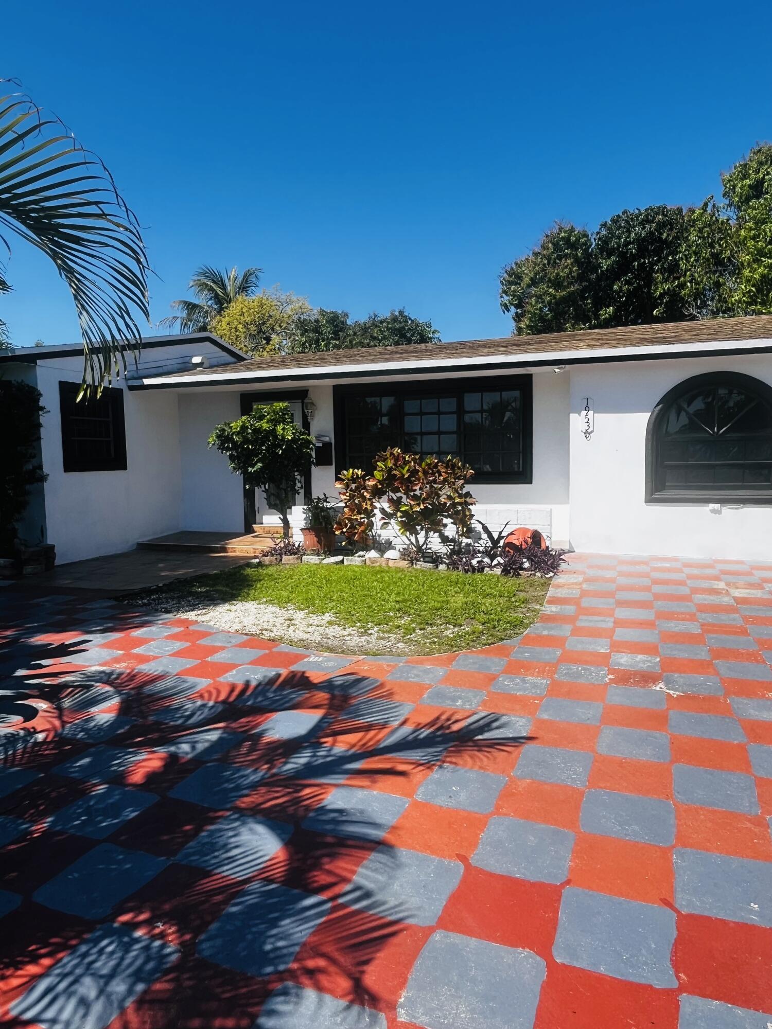 NORWOOD 4TH ADDN - Residential Lease
