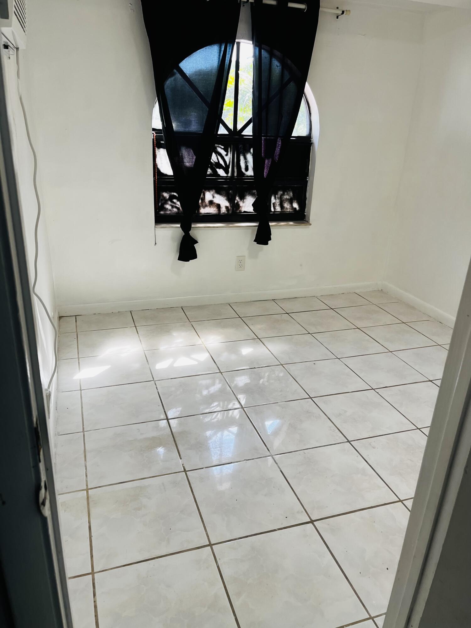 NORWOOD 4TH ADDN - Residential Lease