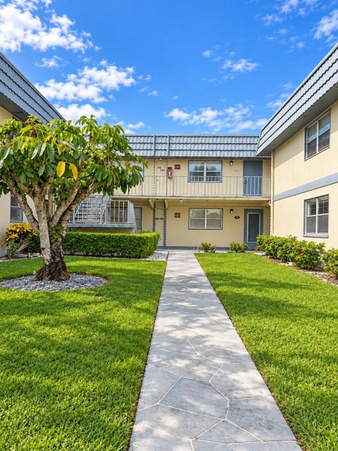 Photo of 686 BRITTANY O, Delray Beach, FL 33446 (MLS # B26089023)