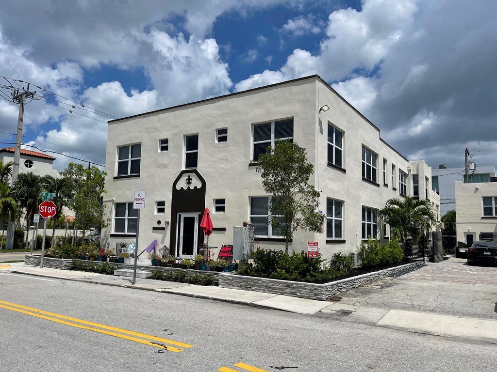 Photo of 1501 SE 2nd Court #5, Fort Lauderdale, FL 33301 (MLS # F10481626)