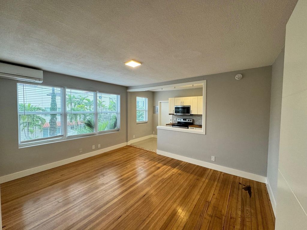 Photo of 1501 SE 2nd Court #5, Fort Lauderdale, FL 33301 (MLS # F10481626)