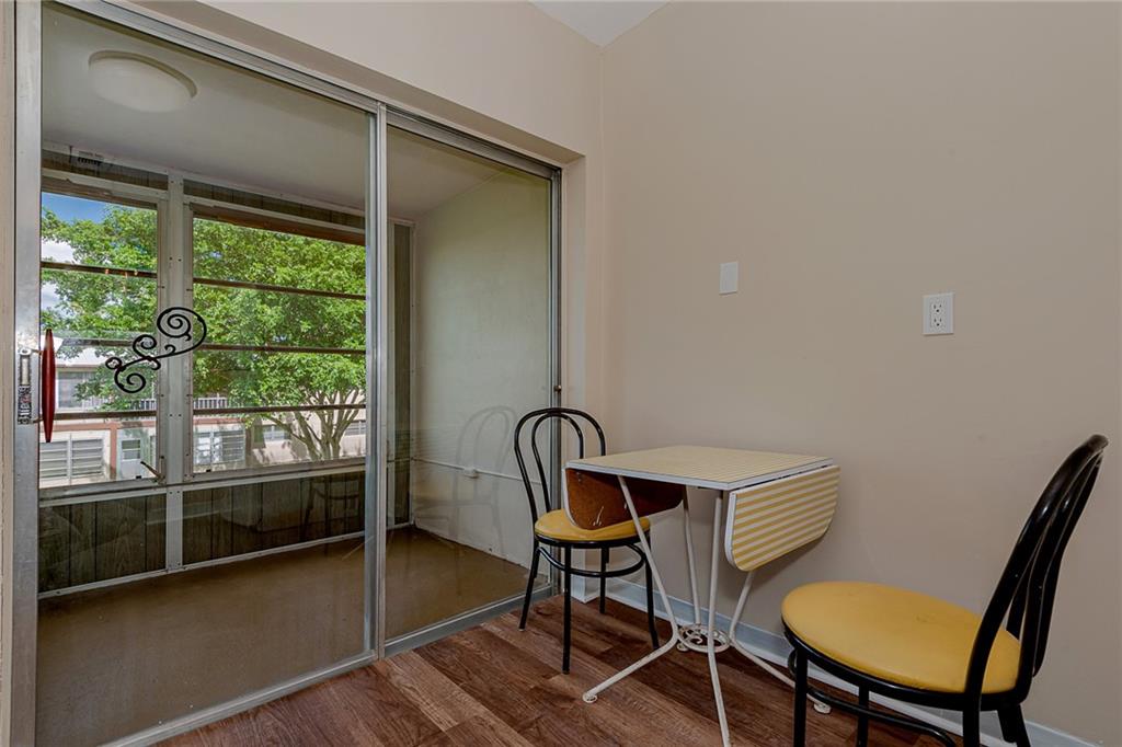 ORIOLE GARDENS 1 - Residential