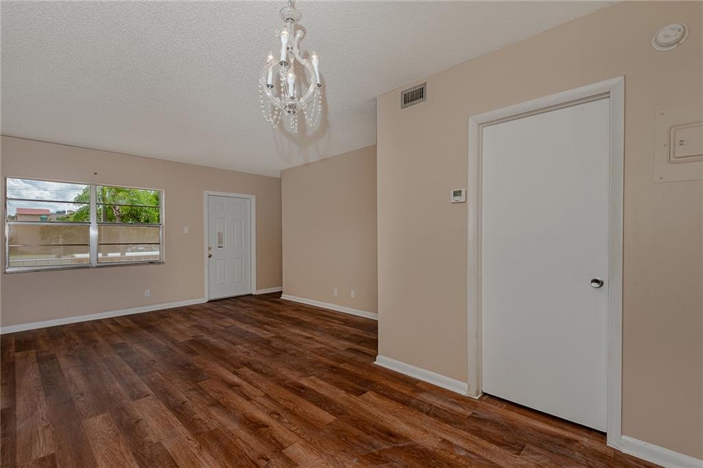 ORIOLE GARDENS 1 - Residential