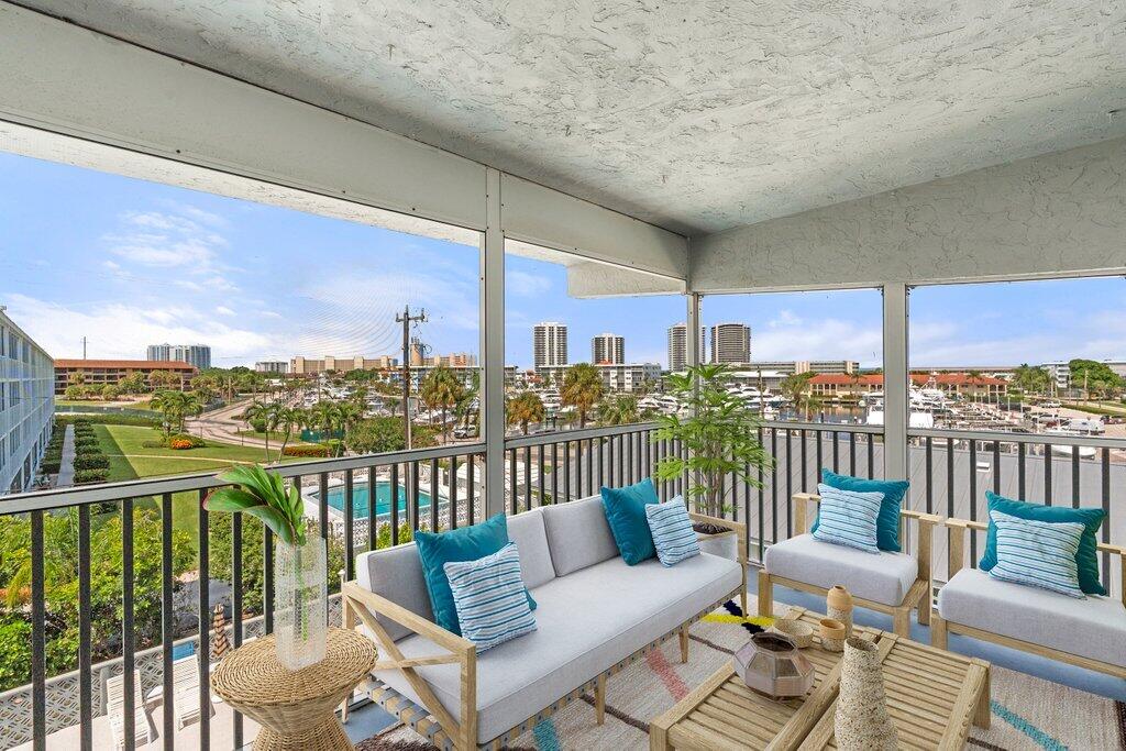 SHUTTERS CONDO - Residential