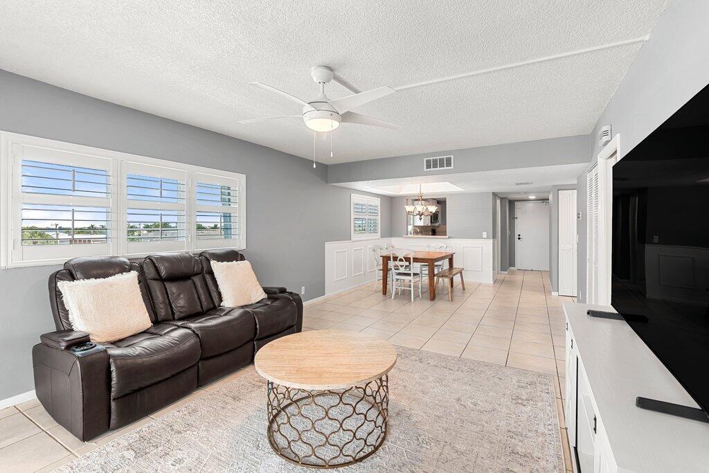 SHUTTERS CONDO - Residential