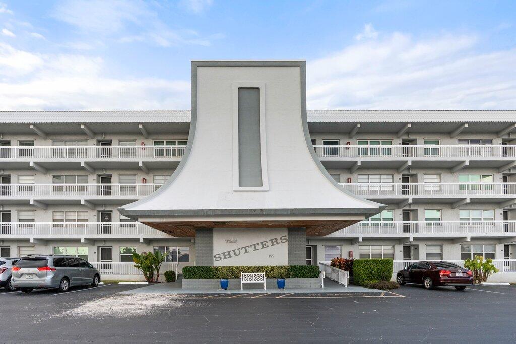 SHUTTERS CONDO - Residential
