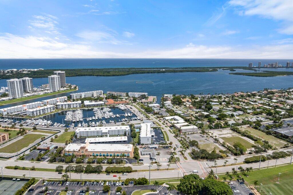 SHUTTERS CONDO - Residential