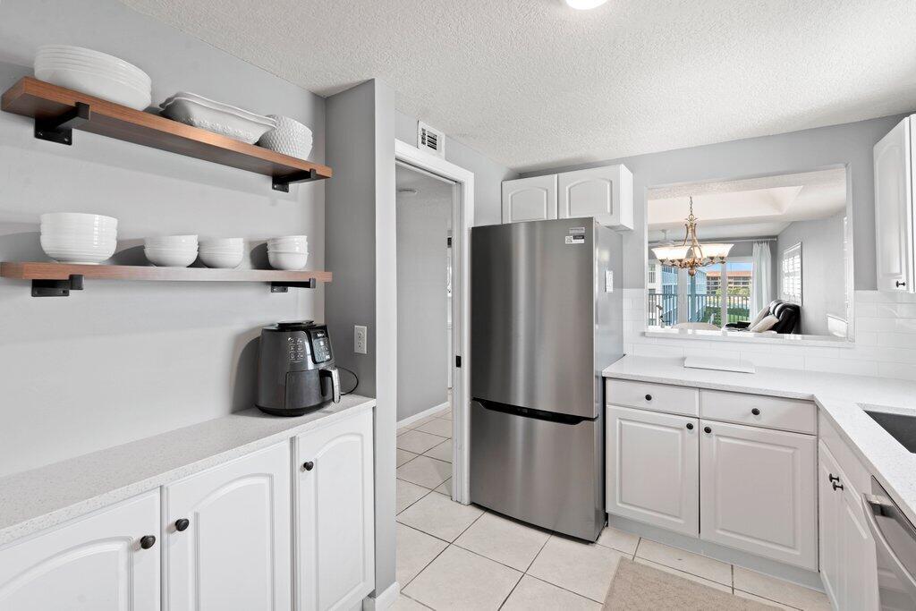 SHUTTERS CONDO - Residential