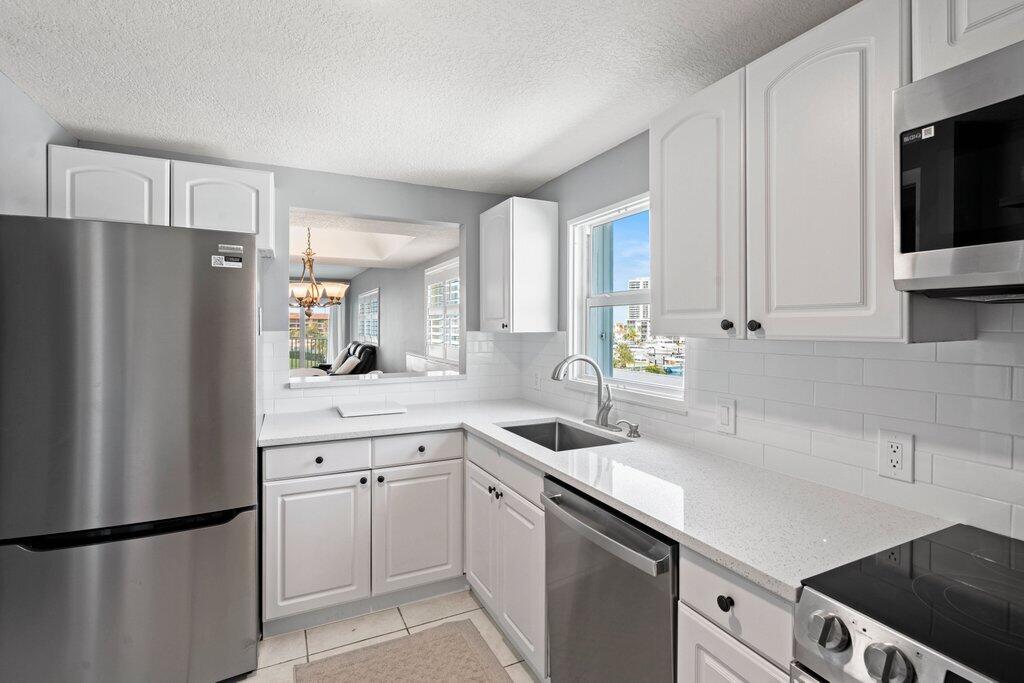 SHUTTERS CONDO - Residential