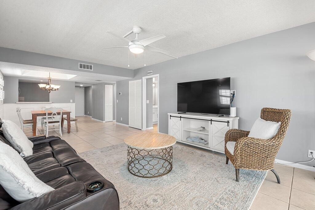 SHUTTERS CONDO - Residential