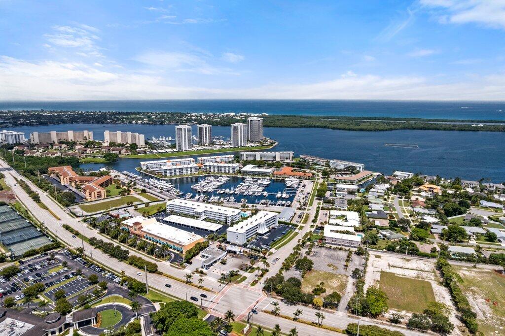 SHUTTERS CONDO - Residential