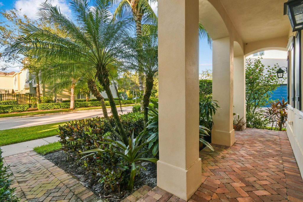 Photo of 256 W Bay Cedar Circle, Jupiter, FL 33458 (MLS # R11019021)