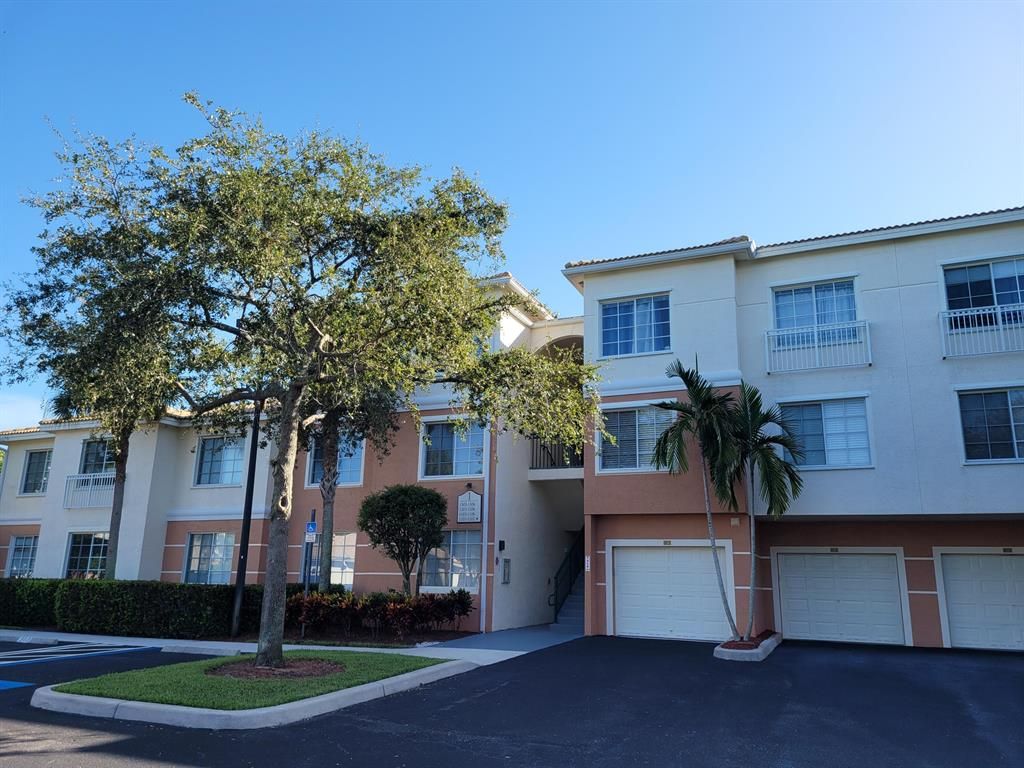 Photo of 1104 Myrtlewood Circle Cir E #1104, Palm Beach Gardens, FL 33418 (MLS # R10830061)