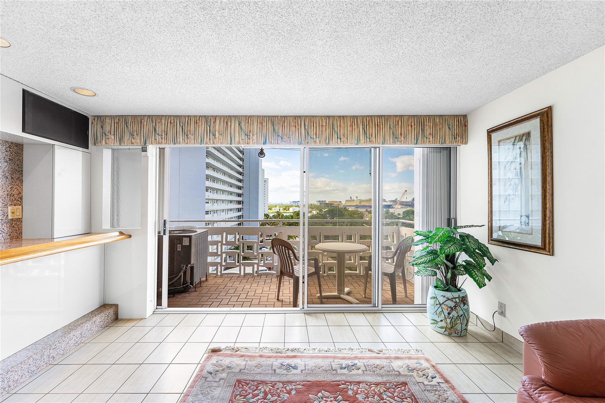 Breakwater Towers - Residential