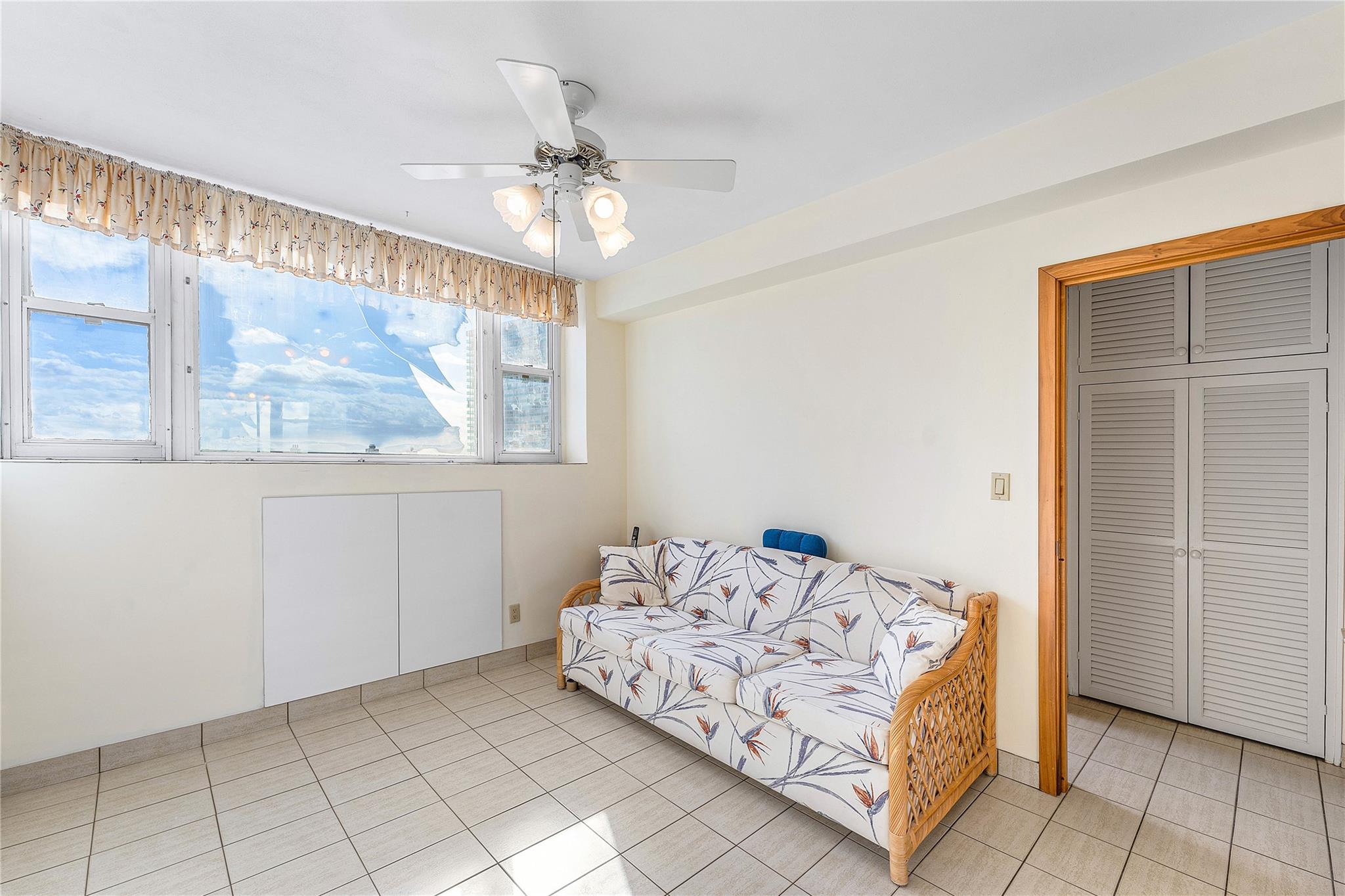 Breakwater Towers - Residential