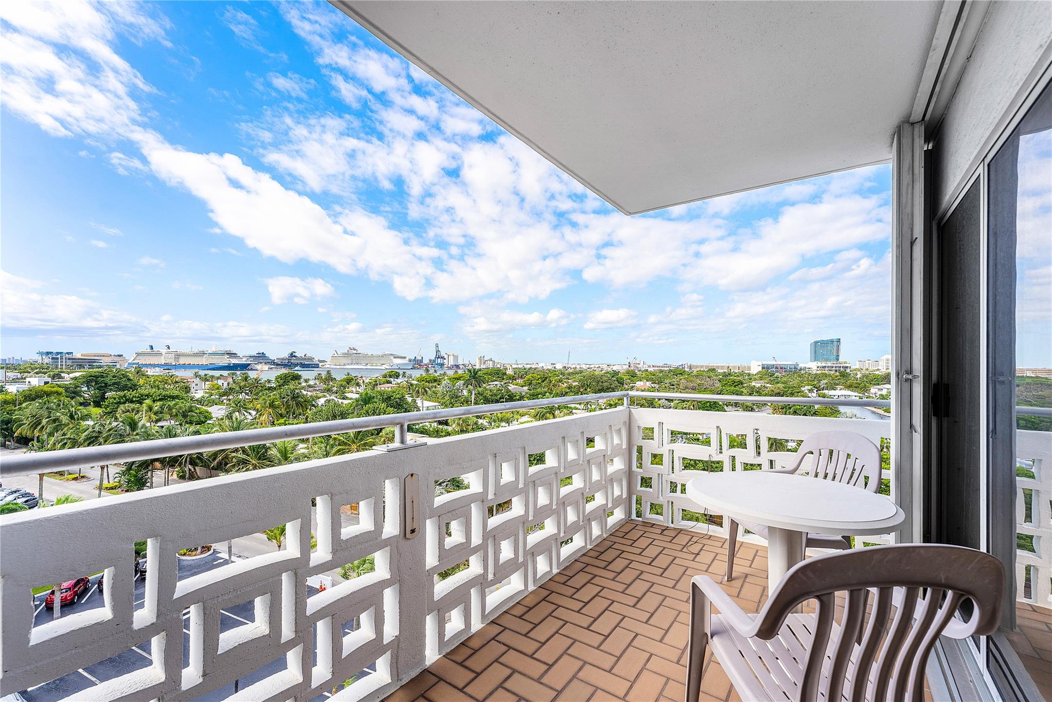 Breakwater Towers - Residential