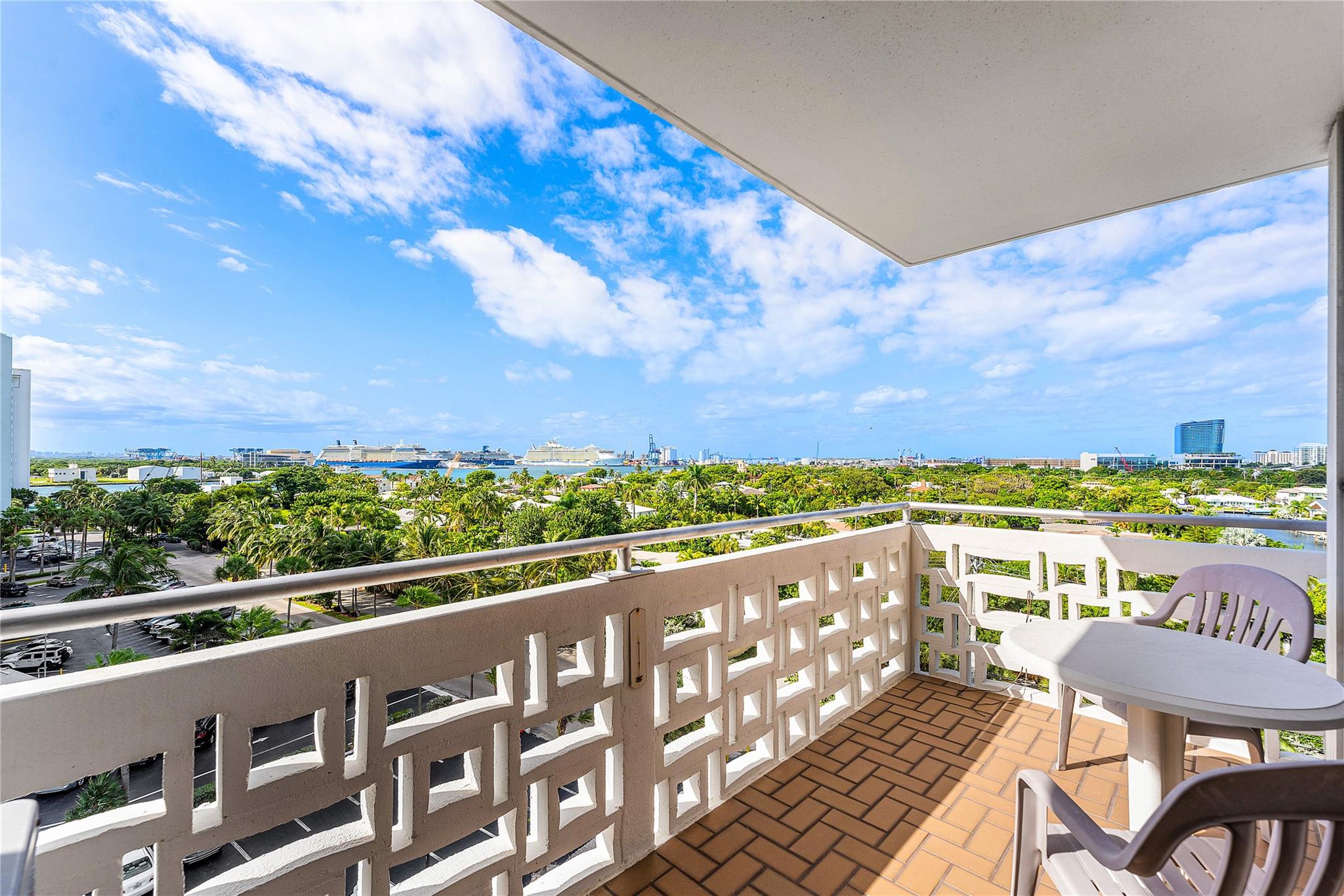 Breakwater Towers - Residential