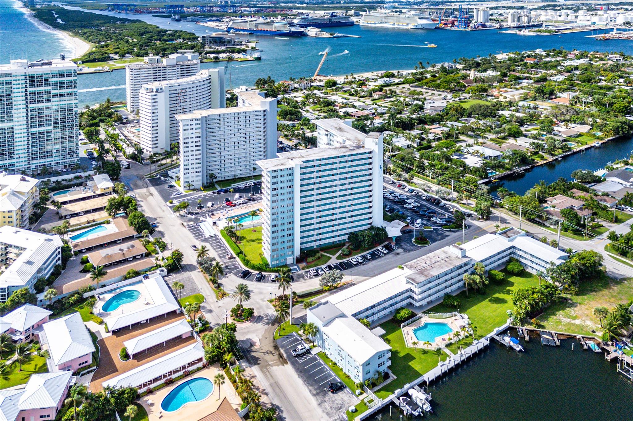 Breakwater Towers - Residential