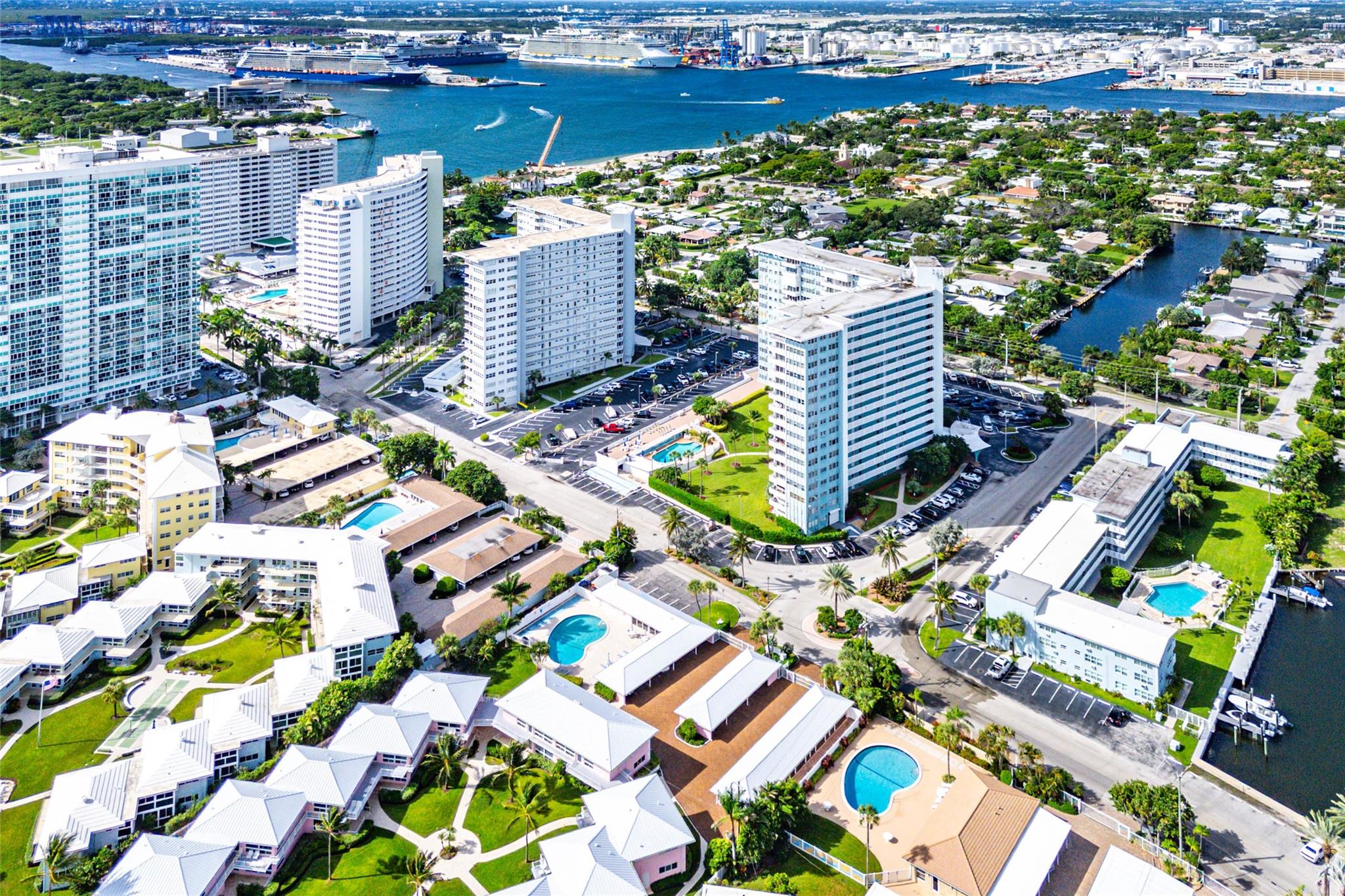 Breakwater Towers - Residential