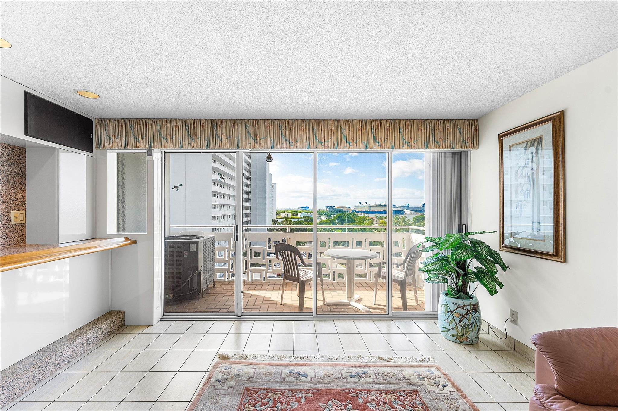 Breakwater Towers - Residential