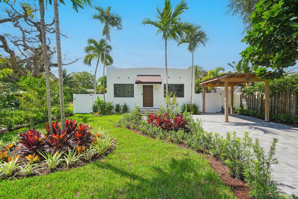 Photo of 222 NE 9TH Street, Delray Beach, FL 33444 (MLS # B26074237)