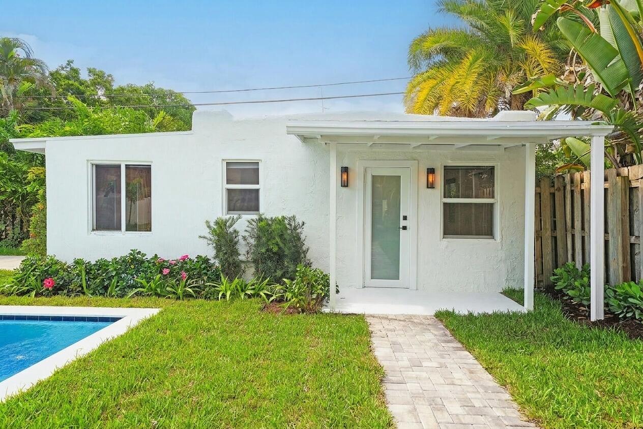 222 NE 9TH Street, Delray Beach, FL, 33444/$1,738,000 2 222 NE 9TH Street