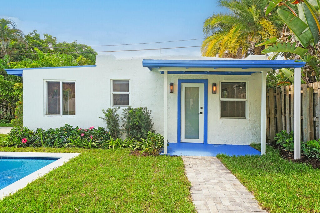 Photo of 222 NE 9TH Street, Delray Beach, FL 33444 (MLS # B26074237)