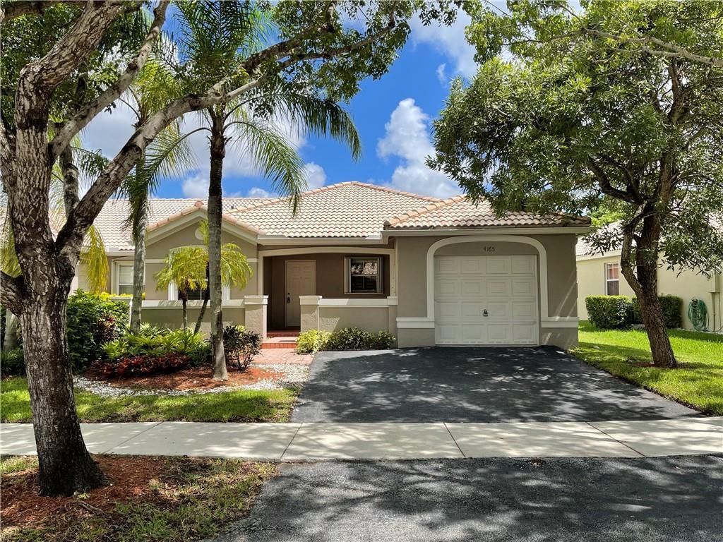 Photo of 4165 Pine Ridge Ln, Weston, FL 33331 (MLS # F10293338)