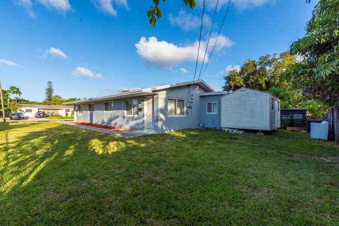 Photo of 320 SW 10th Terrace, Hallandale Beach, FL 33009 (MLS # B26078308)