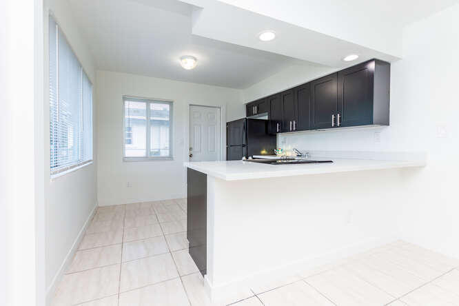 View photos, virtual tours, details... 320 SW 10th Terrace