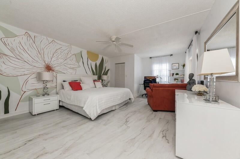 HUNTINGTON LAKES CONDOS - Residential Lease